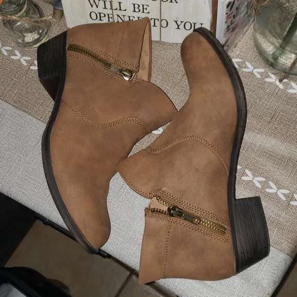 American Rag Booties - Picture 3 of 6